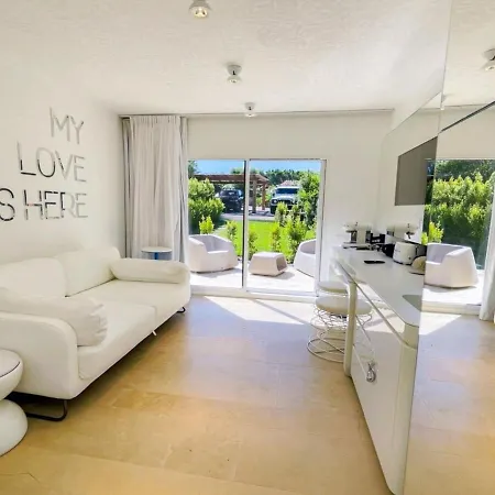 בית נופש House Boat Large By Interhome